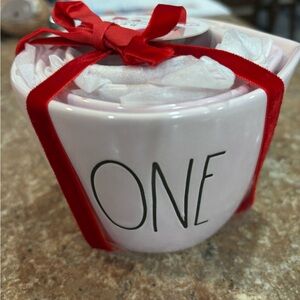 Rae Dunn Pink Measuring cups with cute heart cut out on back. NWT excellent